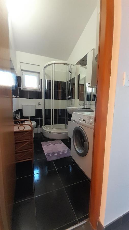 Apartmani Ivankovic Karlobag Εξωτερικό φωτογραφία