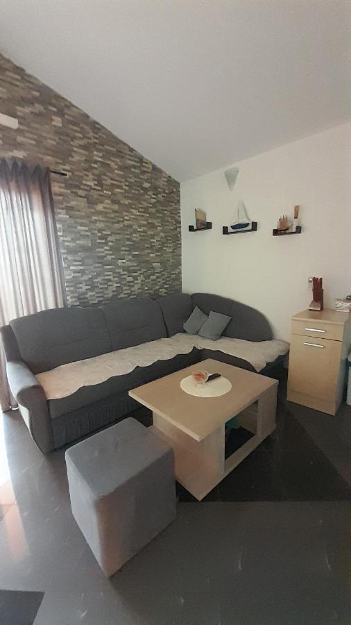 Apartmani Ivankovic Karlobag Εξωτερικό φωτογραφία