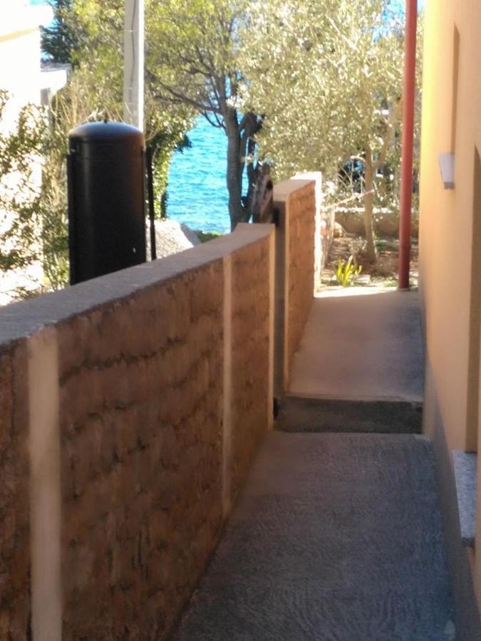 Apartmani Ivankovic Karlobag Εξωτερικό φωτογραφία