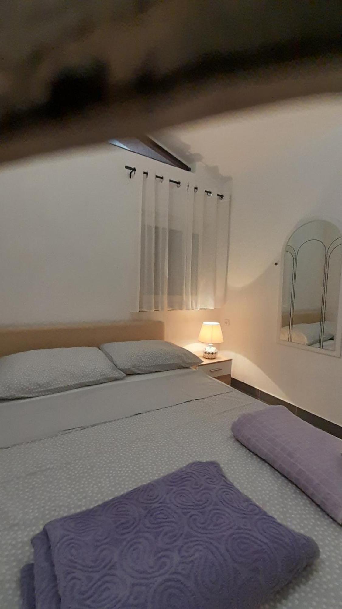 Apartmani Ivankovic Karlobag Δωμάτιο φωτογραφία
